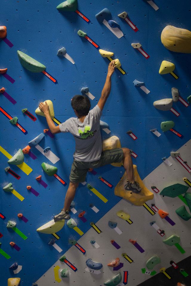 Youth Climbing at Dogpatch Boulders