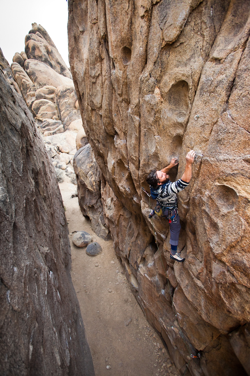 eliott-perucca-climbing-a-5-12b-in-the-corridor