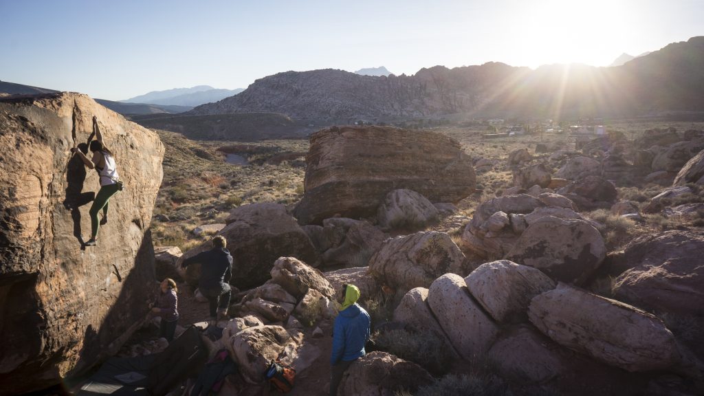 Tara Reyvaan, Calico Basin bouldering, bathtub